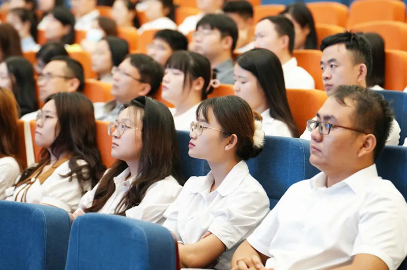 踔厲奮發(fā)，砥礪前行——新華高級(jí)中學(xué)2023-2024學(xué)年第二學(xué)期期末全體教職工大會(huì)