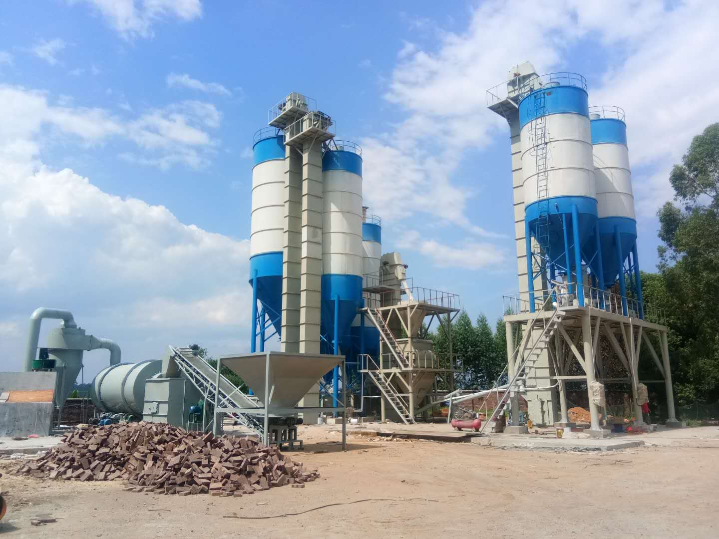 年產(chǎn)10萬(wàn)噸干粉砂漿站客戶(hù)案例